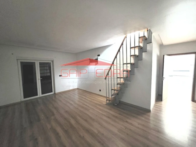 Moradia T4 para Venda em Atouguia da Baleia Foto 22