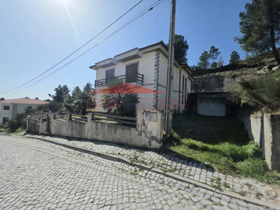 Moradia T4 para Venda em Alijo Foto 32