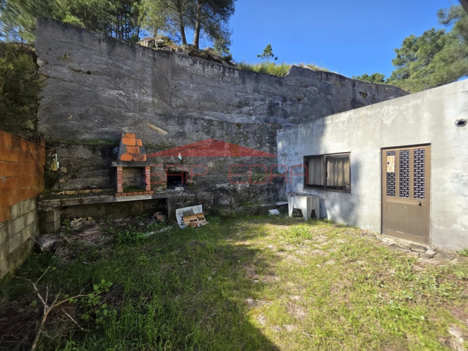 Moradia T4 para Venda em Alijo Foto 15