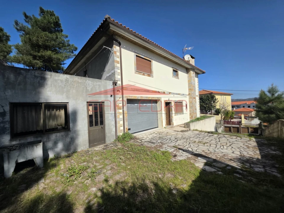 Moradia T4 para Venda em Alijo Foto 2