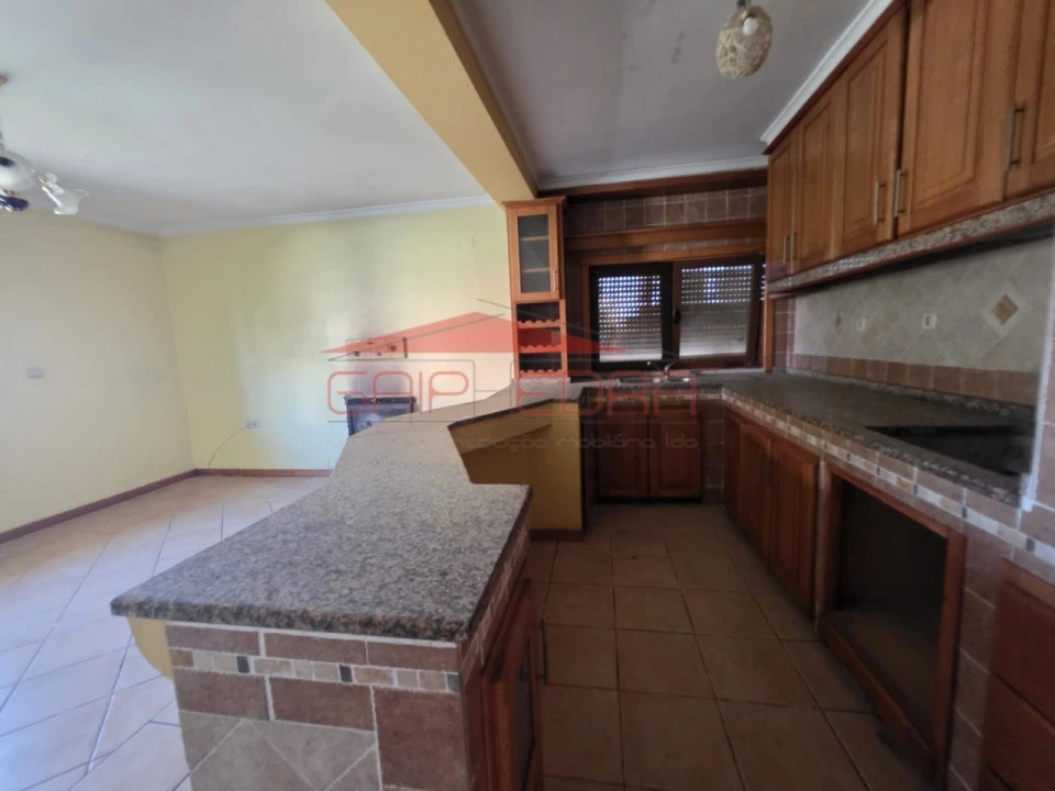 Moradia T4 para Venda em Alijo Foto 6