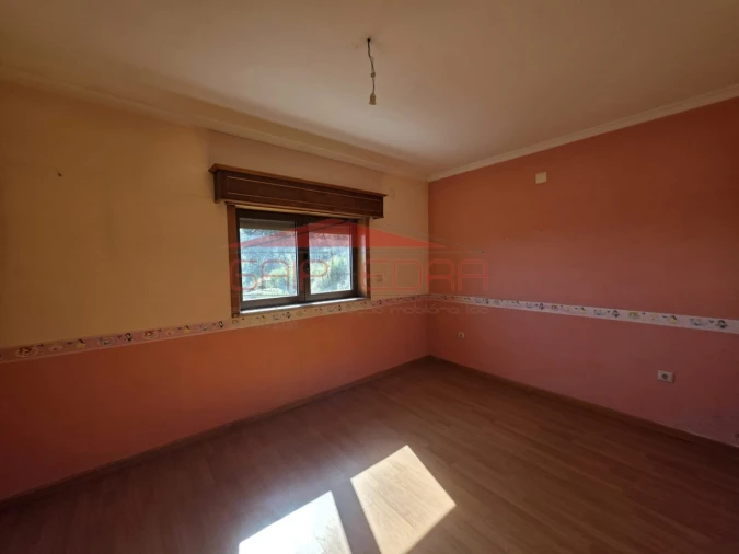 Moradia T4 para Venda em Alijo Foto 11