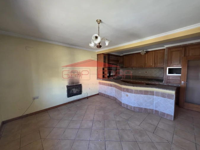 Moradia T4 para Venda em Alijo Foto 4