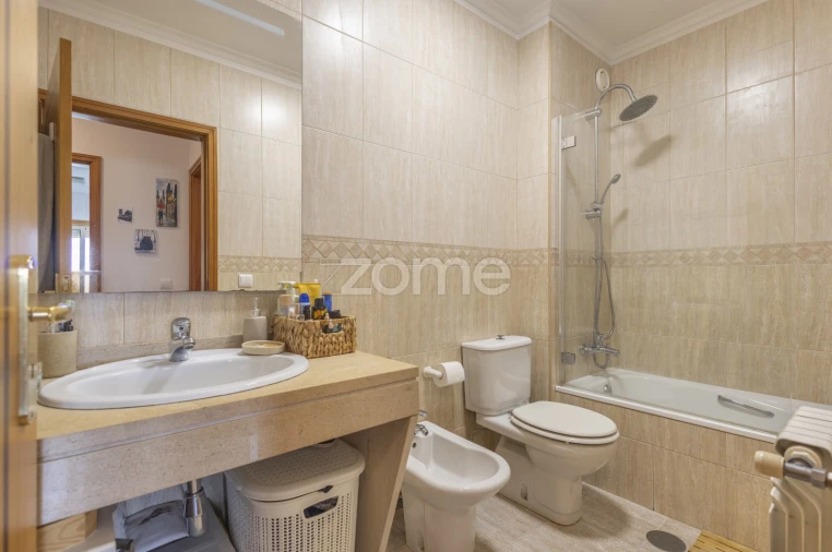 Apartamento T2 para Venda em Arcozelo Foto 14