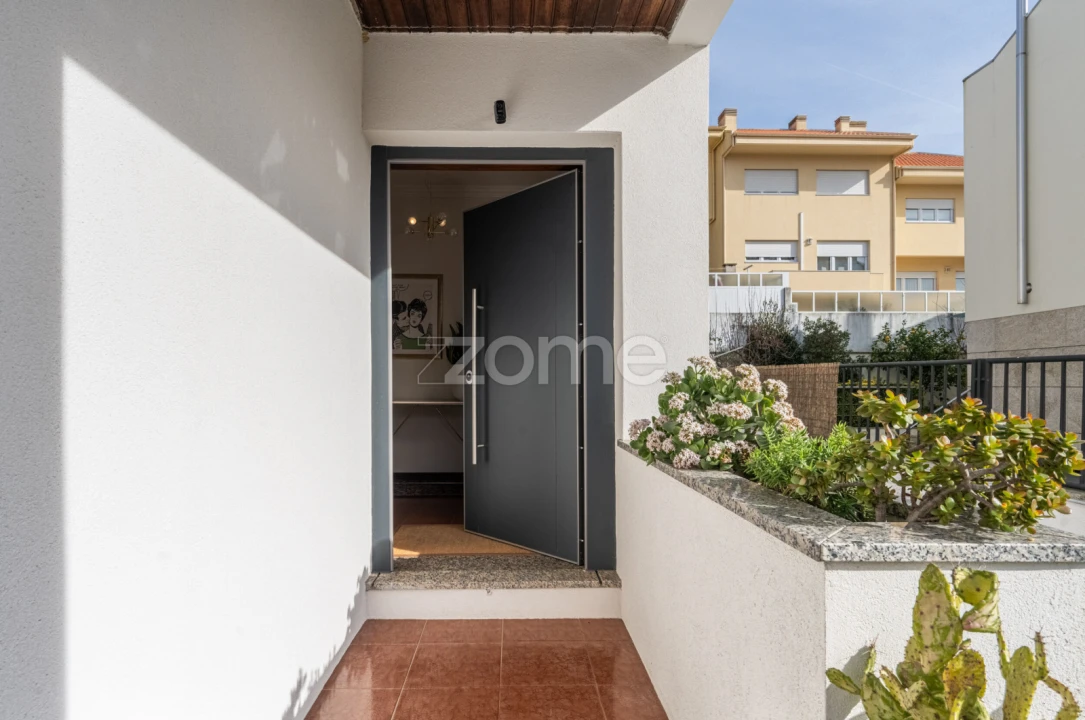 Moradia T4 para Venda em Mafamude e Vilar do Paraíso Foto 3