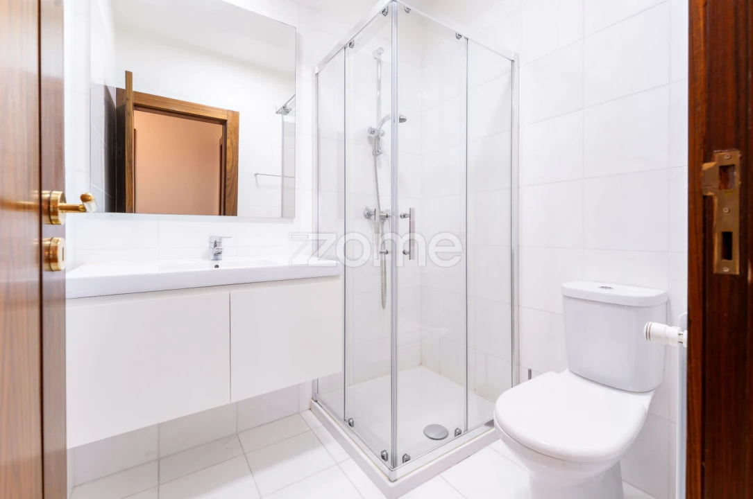 Apartamento T2 para Arrendamento em Cedofeita, Santo Ildefonso, Sé, Miragaia, São Nicolau e Vitória Foto 17