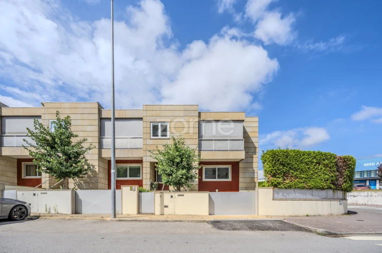 Moradia T3 para Arrendamento em Nogueira, Fraião e Lamaçães Foto 2