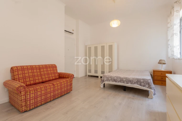 Apartamento T1 para Venda em Beato Foto 3