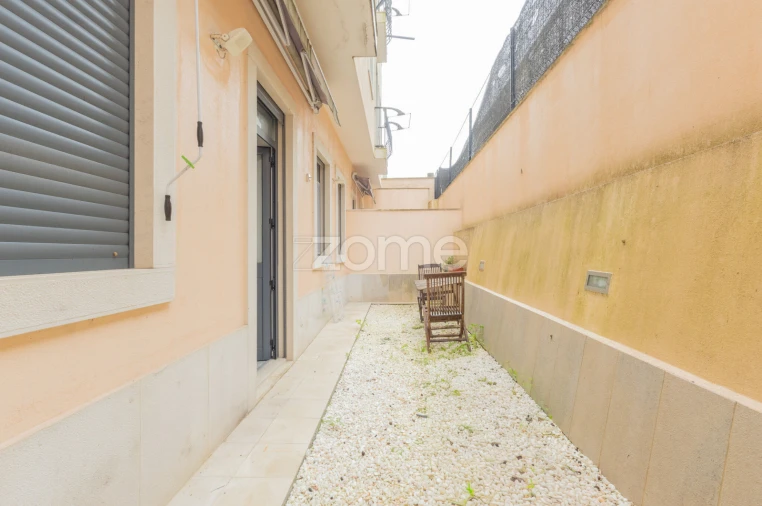 Apartamento T1 para Venda em Beato Foto 8