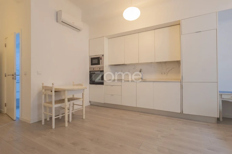 Apartamento T1 para Venda em Beato Foto 4