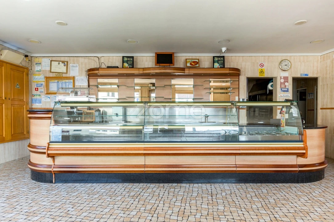 Negócio para Arrendamento em São Domingos de Rana Foto 2