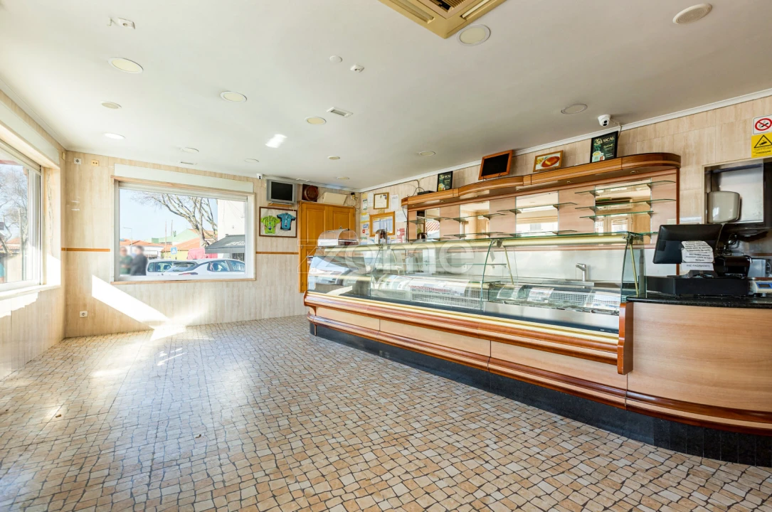 Negócio para Arrendamento em São Domingos de Rana Foto 3