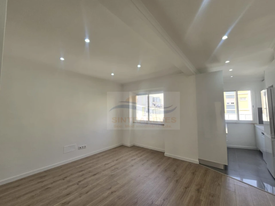 Apartamento T3 para Venda em Queluz e Belas Foto 2