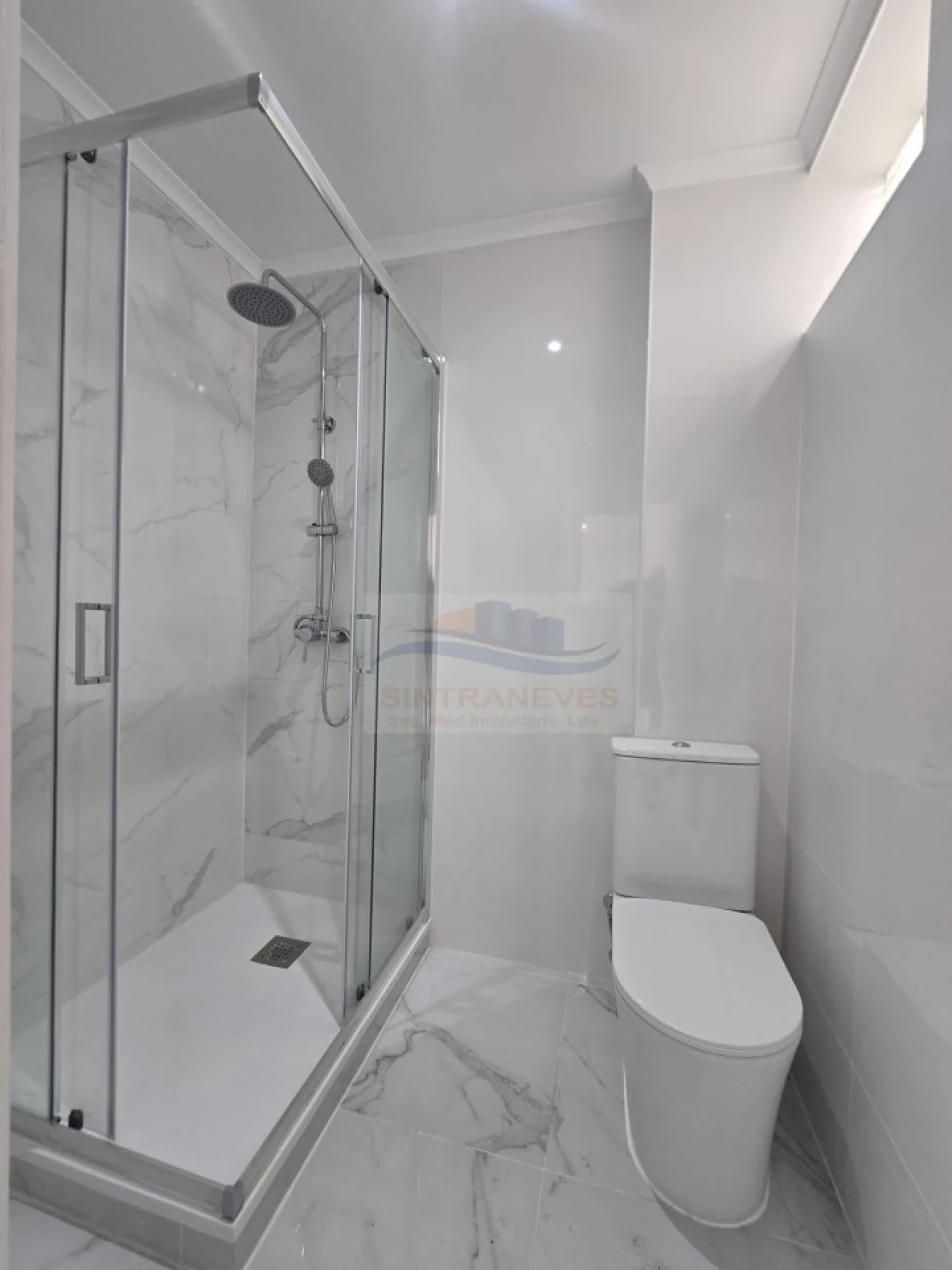 Apartamento T3 para Venda em Queluz e Belas Foto 3