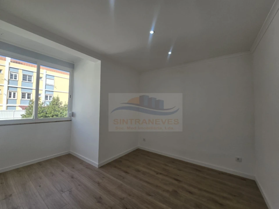 Apartamento T3 para Venda em Queluz e Belas Foto 11