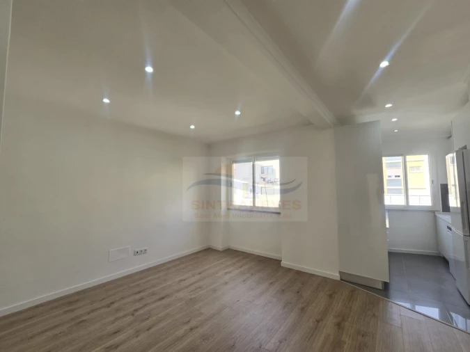 Apartamento T3 para Venda em Queluz e Belas Foto 2