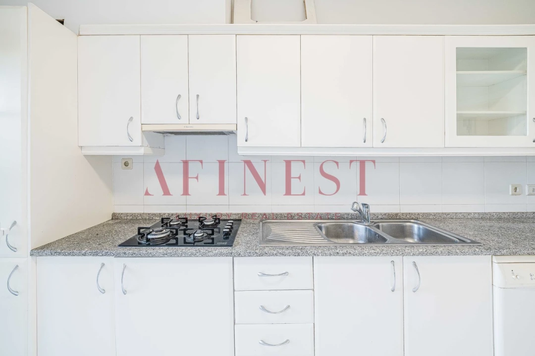 Apartamento T2 para Arrendamento em Santa Maria e São Miguel, São Martinho, São Pedro Penaferrim Foto 16