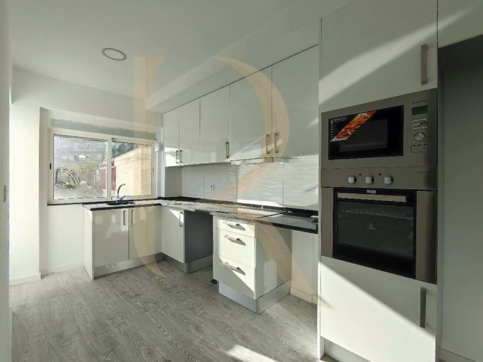 Apartamento T2 para Venda em Amora Foto 1