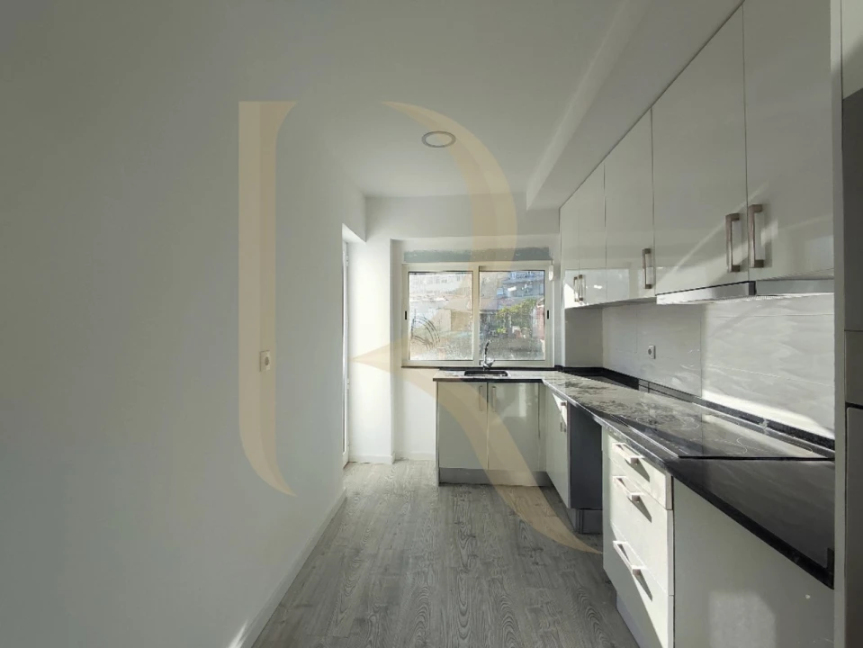 Apartamento T2 para Venda em Amora Foto 2