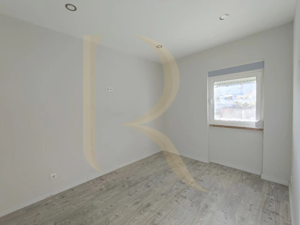 Apartamento T2 para Venda em Amora Foto 4