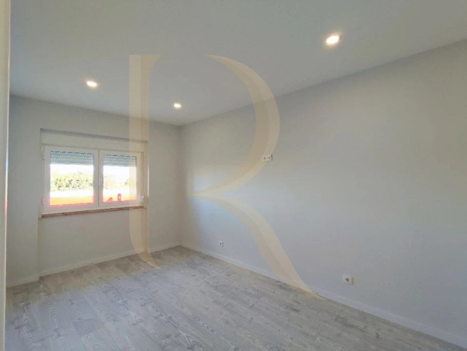 Apartamento T2 para Venda em Amora Foto 6