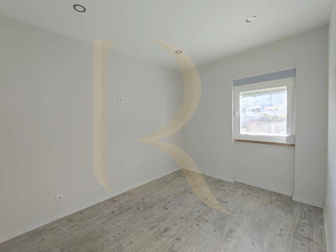 Apartamento T2 para Venda em Amora Foto 4