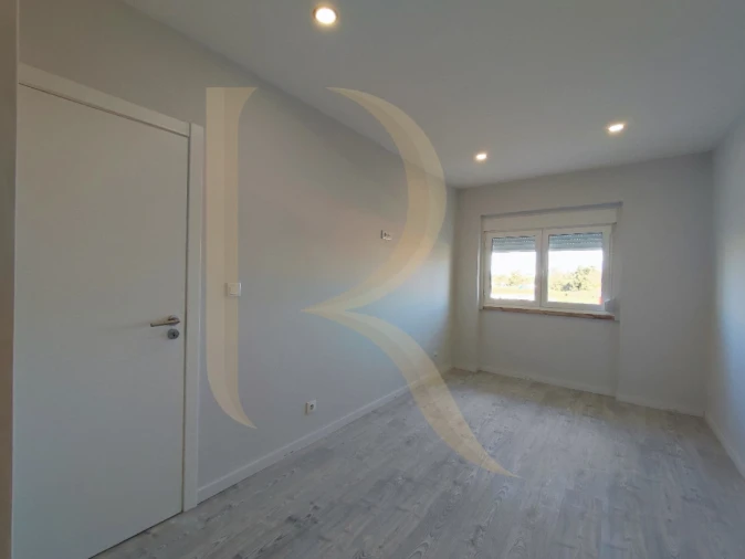 Apartamento T2 para Venda em Amora Foto 11