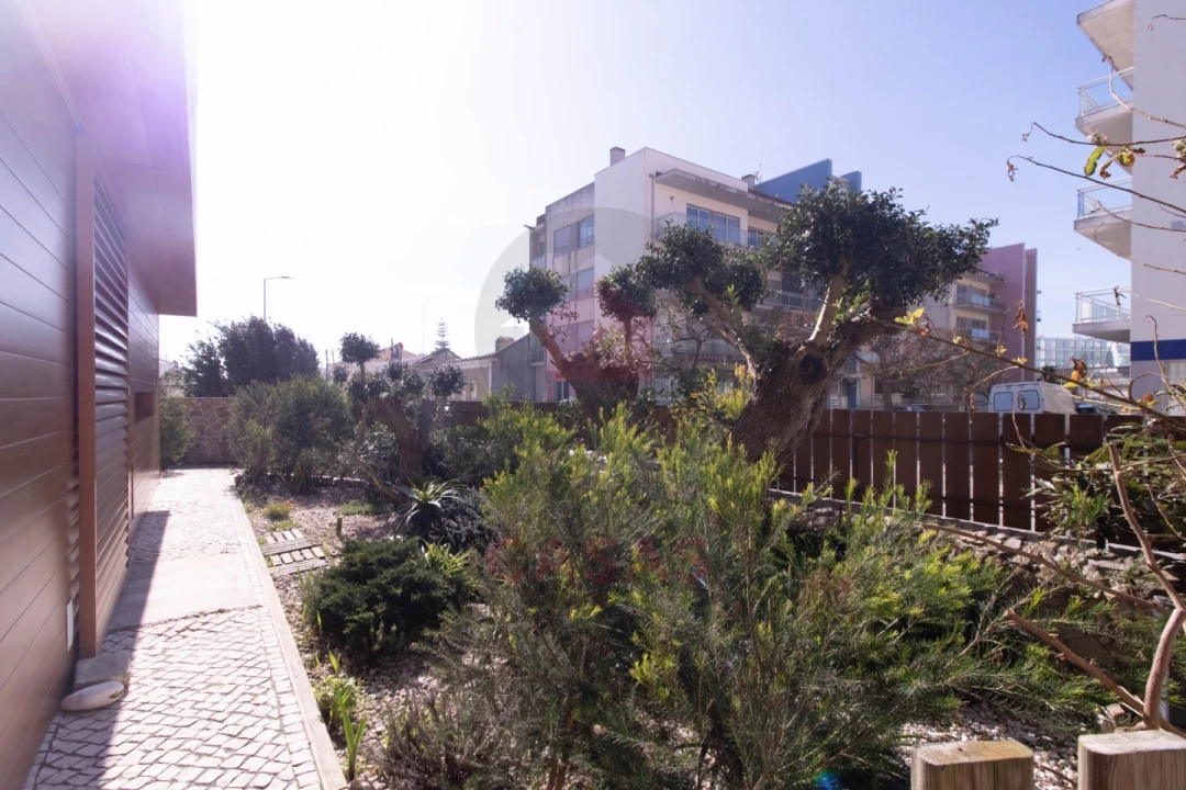 Moradia T4 para Venda em São Martinho do Porto Foto 49