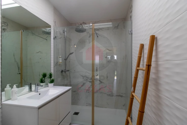 Moradia T4 para Venda em São Martinho do Porto Foto 31