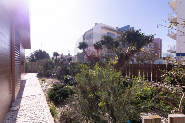 Moradia T4 para Venda em São Martinho do Porto Foto 49