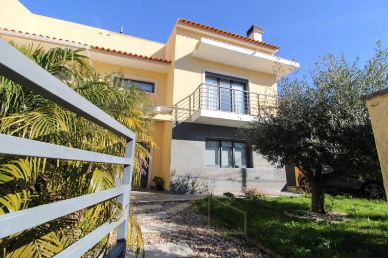 Moradia T3 para Venda em Charneca de Caparica e Sobreda Foto 3