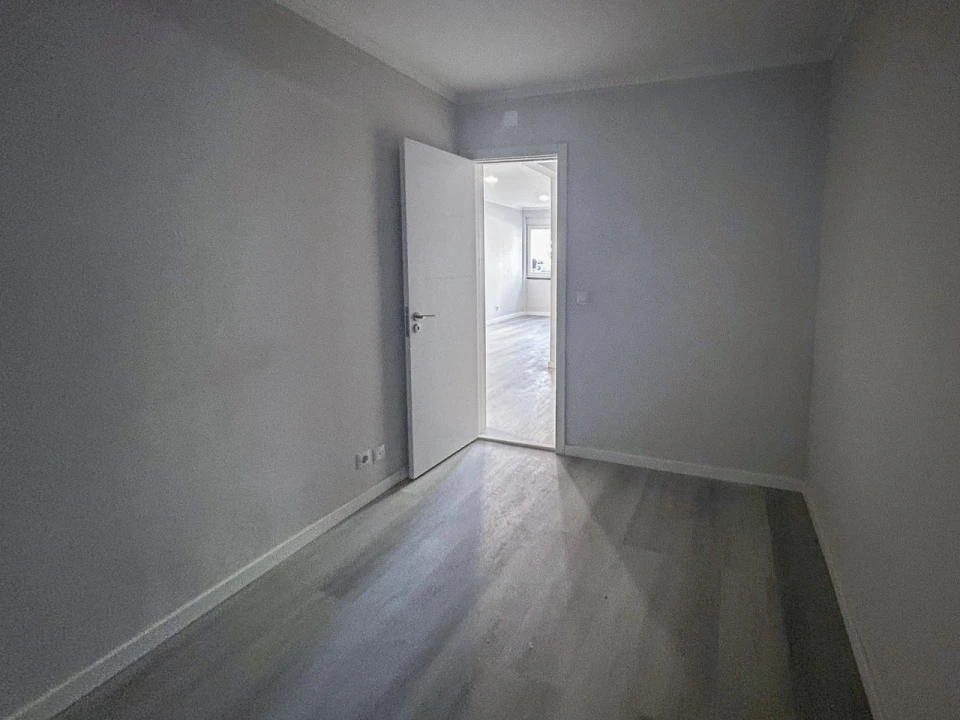 Apartamento T2 para Venda em Benfica Foto 9