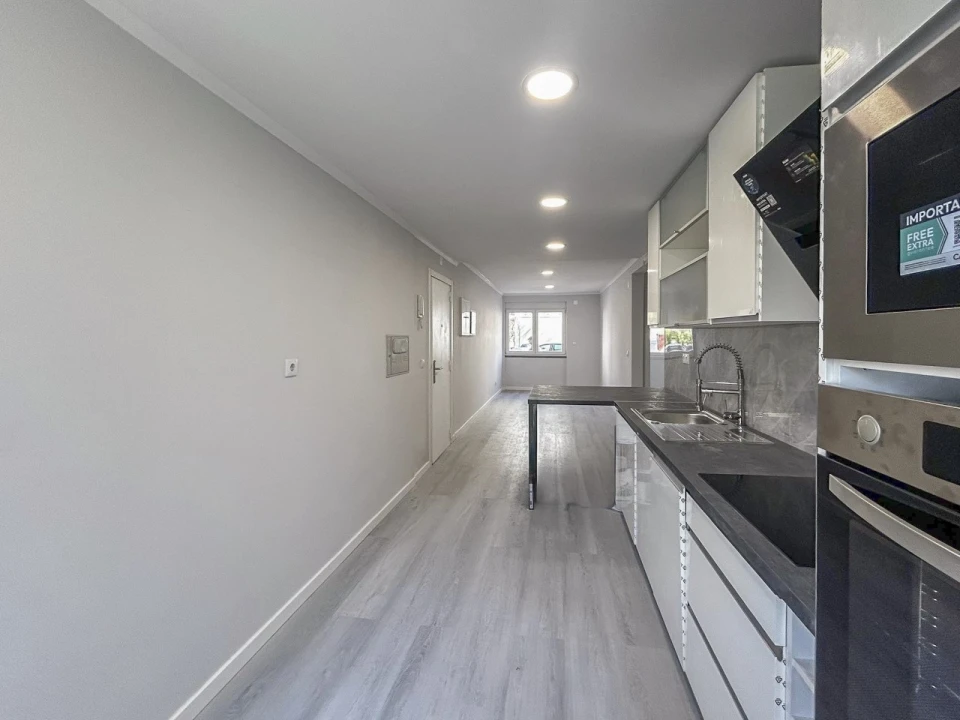 Apartamento T2 para Venda em Benfica Foto 2