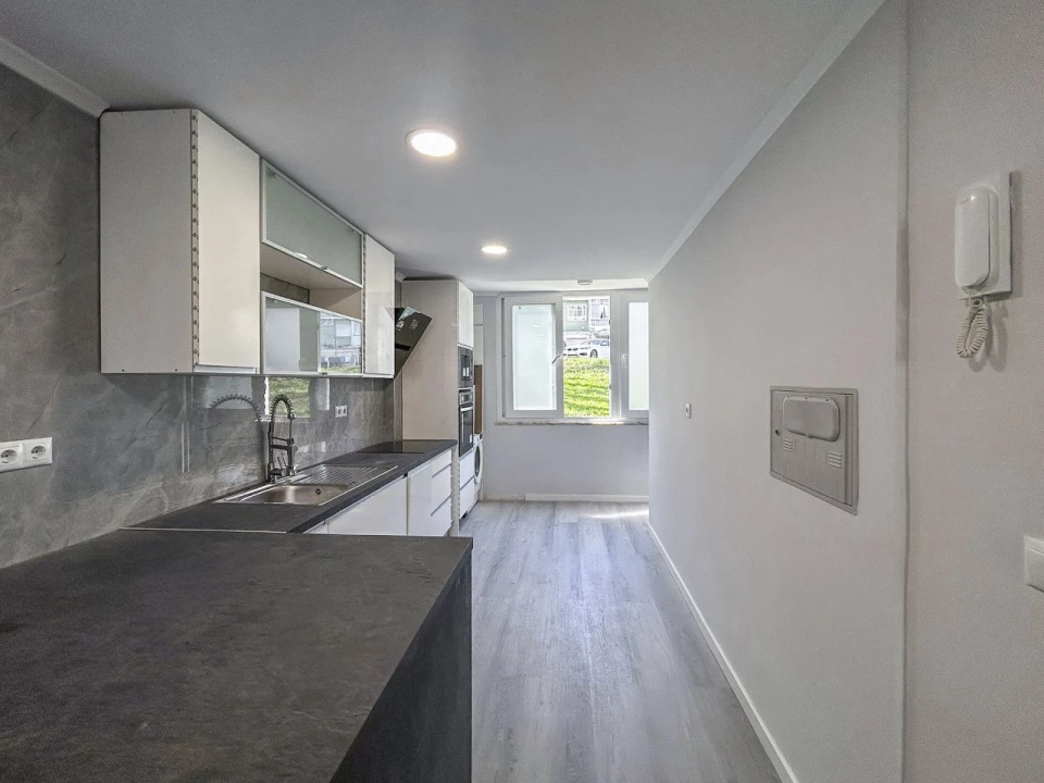 Apartamento T2 para Venda em Benfica Foto 1