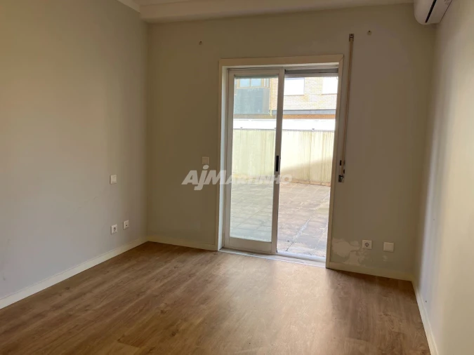 Apartamento T3 para Arrendamento em São Mamede de Infesta e Senhora da Hora Foto 17