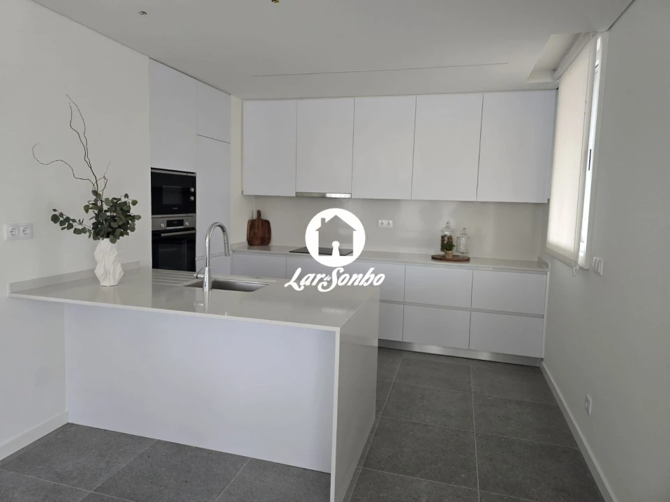 Apartamento T2 para Venda em Cidade da Maia Foto 3