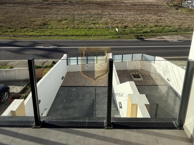 Moradia T2 para Venda em Santa Maria, São Pedro e Matacães Foto 18