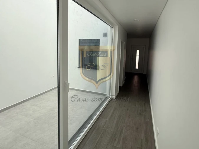 Moradia T2 para Venda em Santa Maria, São Pedro e Matacães Foto 4