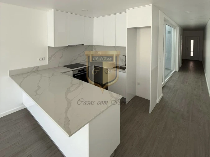 Moradia T2 para Venda em Santa Maria, São Pedro e Matacães Foto 9