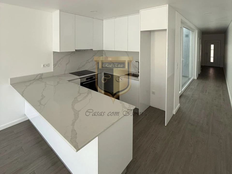 Moradia T2 para Venda em Santa Maria, São Pedro e Matacães Foto 9