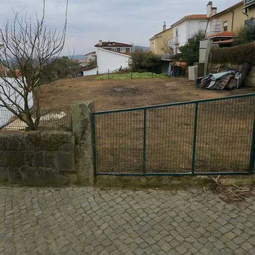 Terreno para Venda em Penafiel Foto 1