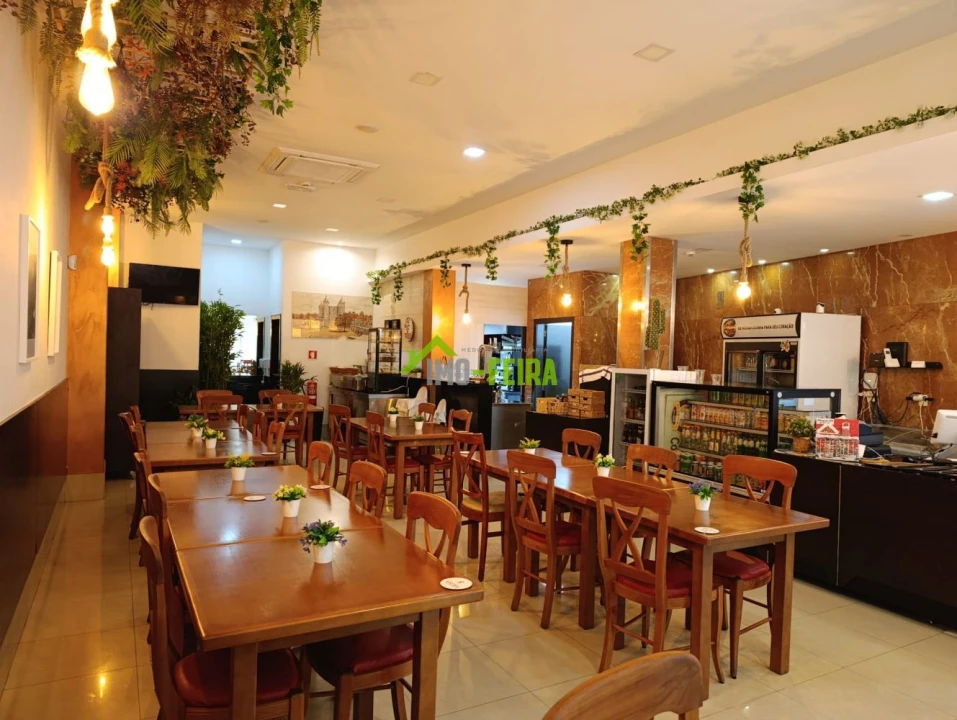 Loja para Trespasse em Santa Maria da Feira, Travanca, Sanfins e Espargo Foto 2