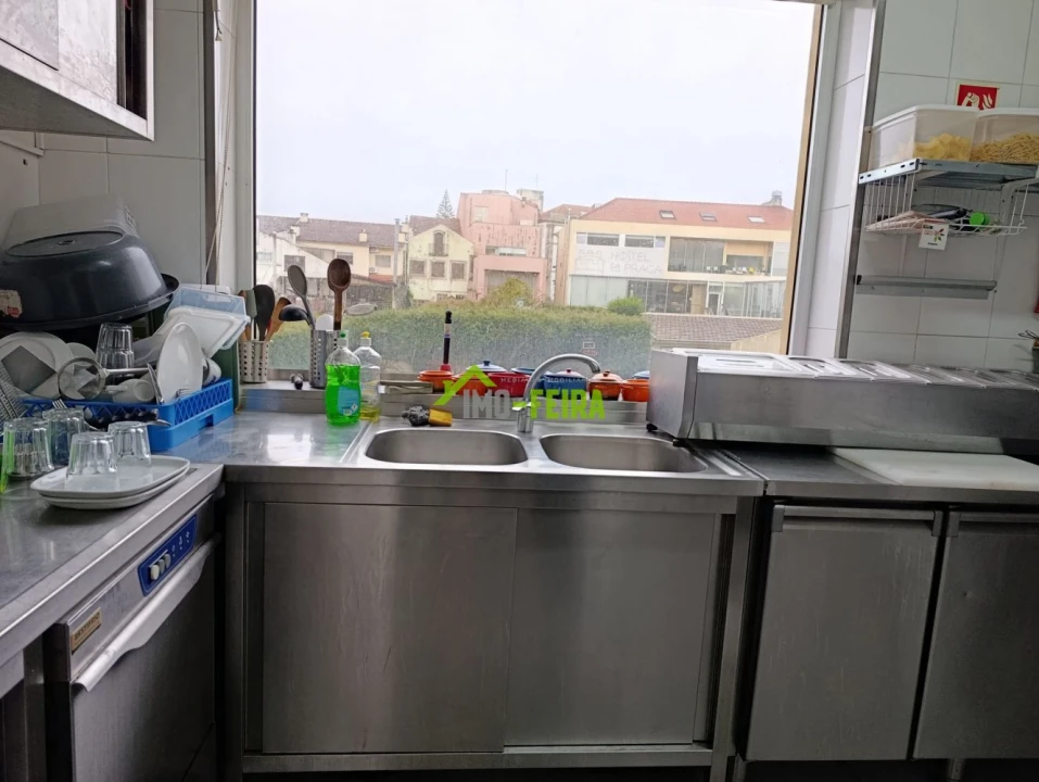 Loja para Trespasse em Santa Maria da Feira, Travanca, Sanfins e Espargo Foto 32