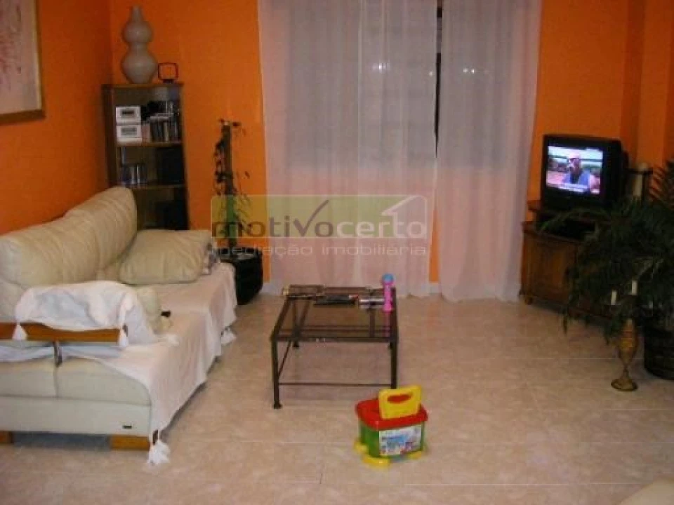 Apartamento T2 para Venda em Rio de Mouro Foto 2