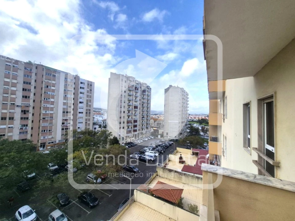 Apartamento T3 para Venda em Carregado e Cadafais Foto 31