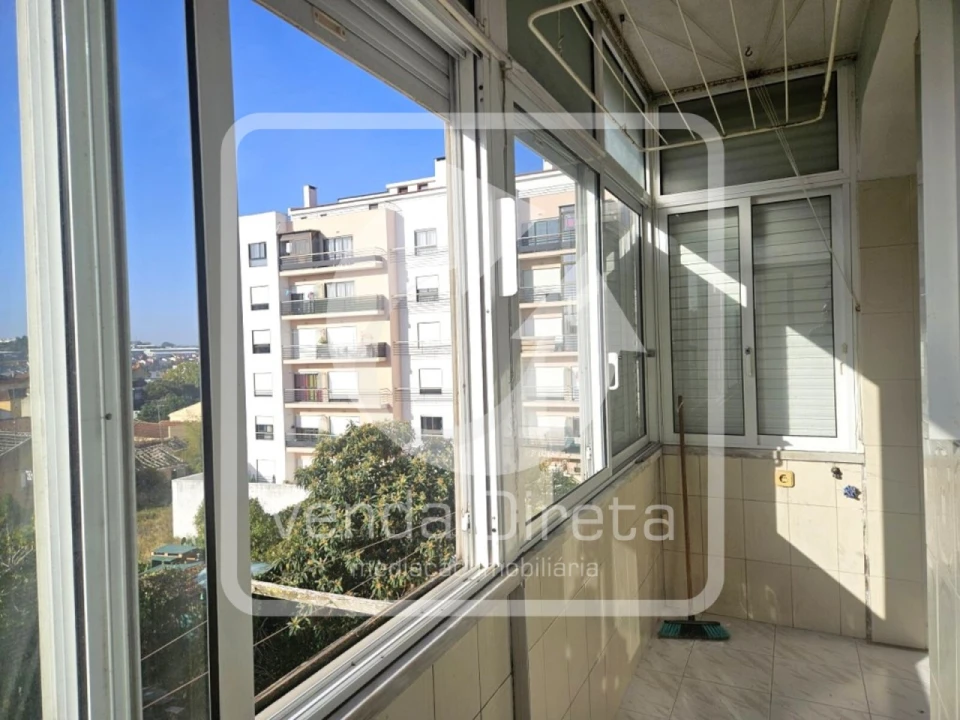 Apartamento T2 para Venda em Agualva e Mira-Sintra Foto 17
