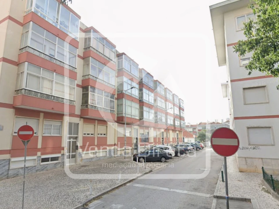 Apartamento T2 para Venda em Agualva e Mira-Sintra Foto 23