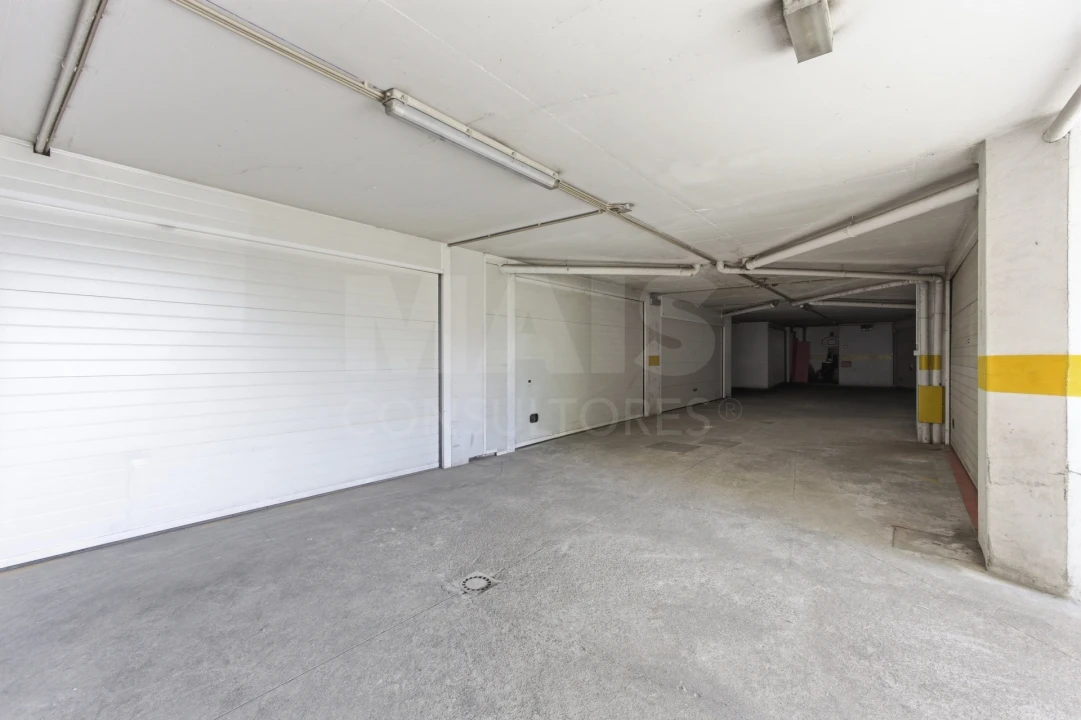 Garagem para Venda em Peniche Foto 2