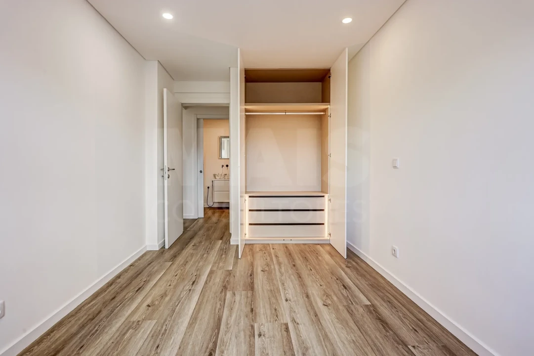 Apartamento T3 para Venda em Póvoa de Santa Iria e Forte da Casa Foto 2