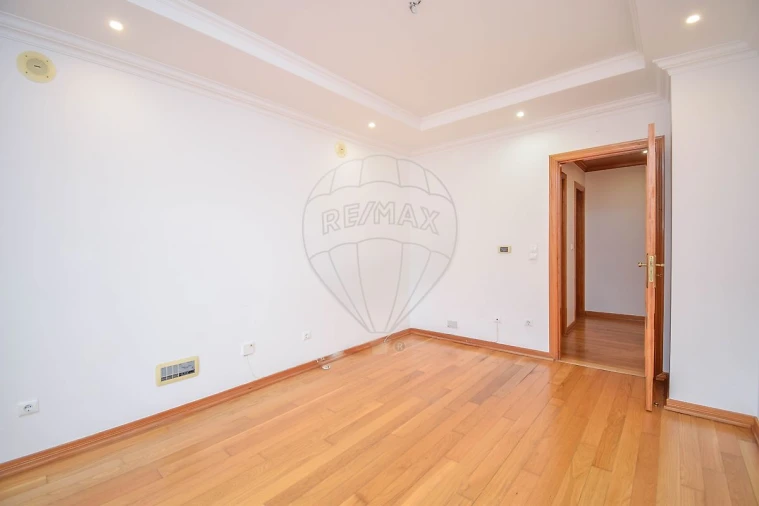 Apartamento T1 para Venda em Algés, Linda-A-Velha e Cruz Quebrada-Dafundo Foto 21